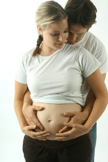 does-white-discharge-happen-during-early-pregnancy-you-getting-pregnant