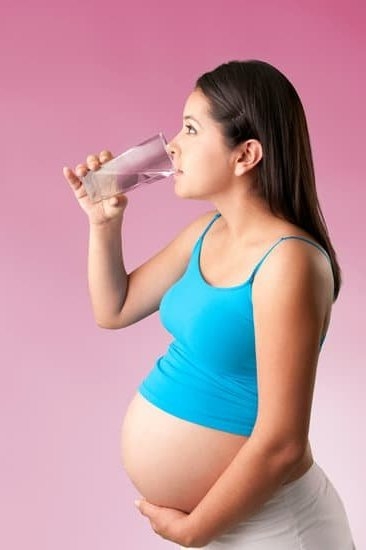 early-pregnancy-discharge-watery-you-getting-pregnant