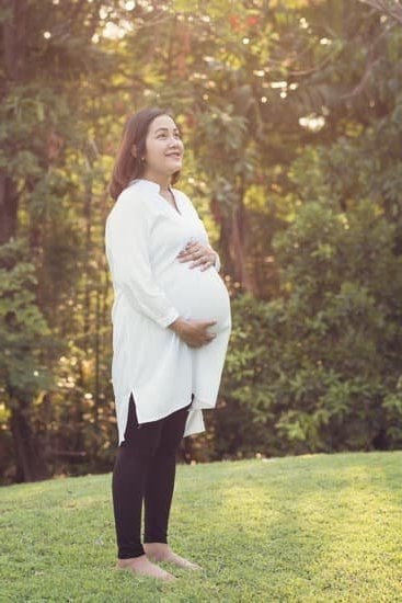 frequent-urination-and-white-discharge-during-pregnancy-you-getting