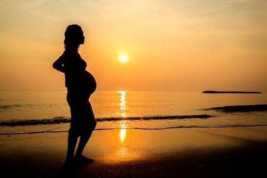 how-early-in-pregnancy-do-you-get-watery-discharge-you-getting-pregnant