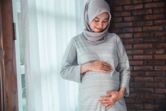 is-it-normal-to-leak-white-discharge-during-pregnancy-you-getting