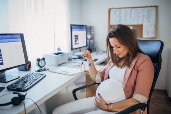 little-bit-of-blood-in-discharge-during-pregnancy-you-getting-pregnant