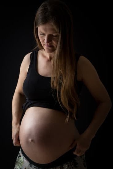 thick-mucus-discharge-during-pregnancy-second-trimester-you-getting