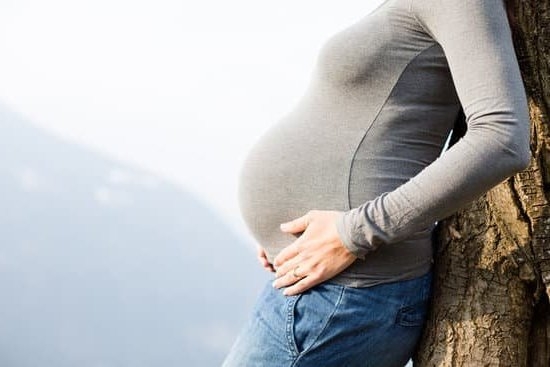 white-discharge-and-back-pain-sign-of-pregnancy-you-getting-pregnant