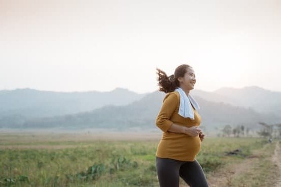 black-blood-discharge-early-pregnancy-you-getting-pregnant