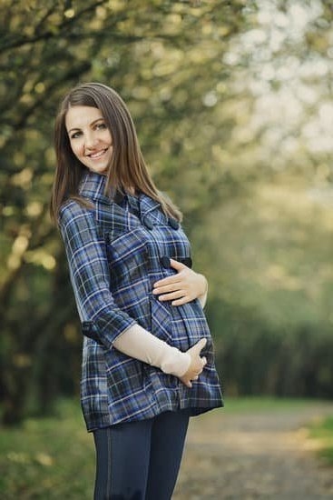 yellow-discharge-during-pregnancy-signs-and-treatments