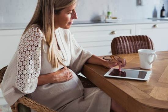 clear-and-sticky-discharge-during-pregnancy-you-getting-pregnant